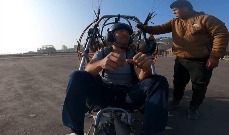 Mario, por ganar la inmunidad, también recibió el beneficio de salir de la casa y andar en paramotor.