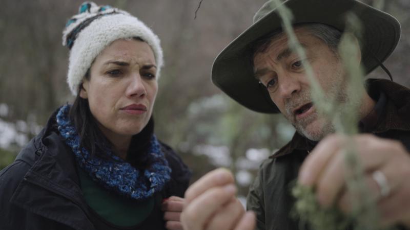 Filósofa Diana Aurenque y Felipe Braun en Sobre la Tierra. Créditos: 13C