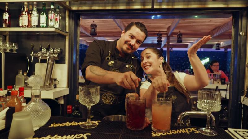 Cami Chef en Bar Cónclave 1929 de Viña del Mar. Créditos: Canal 13