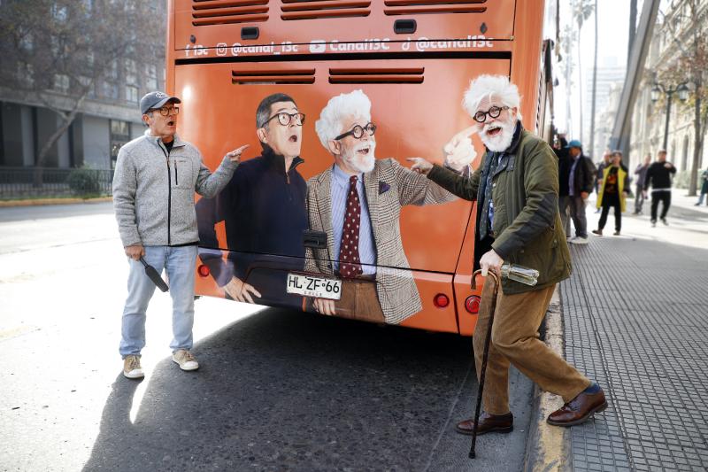 Marcelo Comparini y Federico Sánchez con la campaña de Bus Turistik y 13C. Créditos: 13C.
