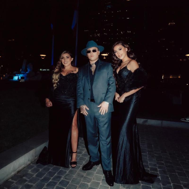 Pablo Chill-E junto a su mamá y su hermana en su concierto sinfónico - Instagram @gyoko._