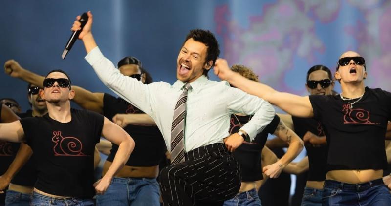 Harry Styles en los Premios BRIT 2026, presentando Aperture