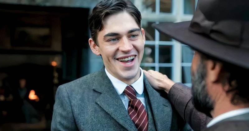 Hero Fiennes Tiffin de Sherlock Holmes - Prime Video