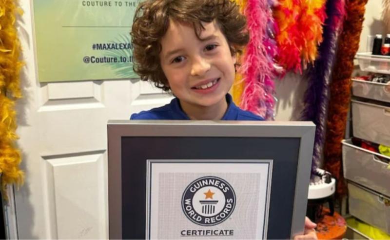 Max Alexander con su Récord Mundial Guinness como el diseñador de pasarela más joven del mundo - Instagram