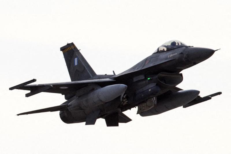 El F-16E es un caza de origen estadounidense que gracias a sus prestaciones se mantiene aún vigente/AFP