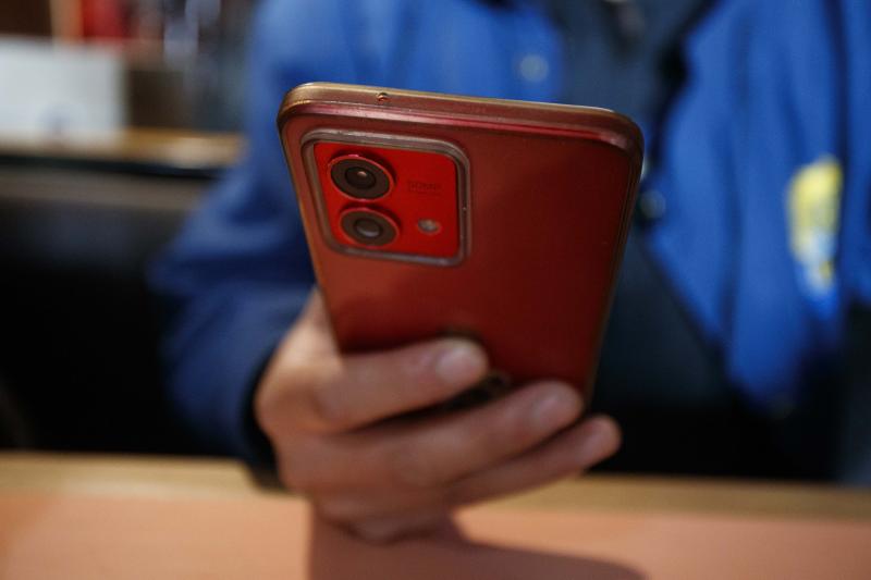 Nueva ley prohíbe el uso de celulares en la sala de clases. Créditos: Agencia Uno.