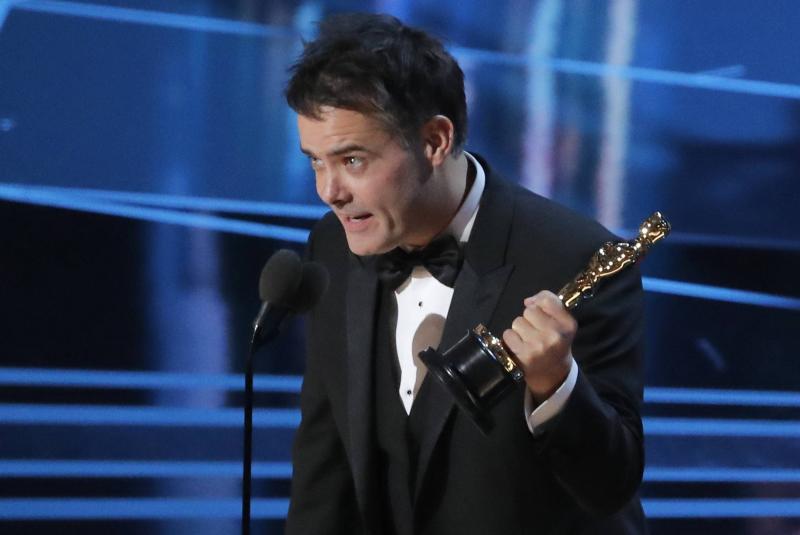 Sebastián Lelio con la estatuilla de Premio Oscar de "Una mujer fantástica". Créditos: Agencia Uno.