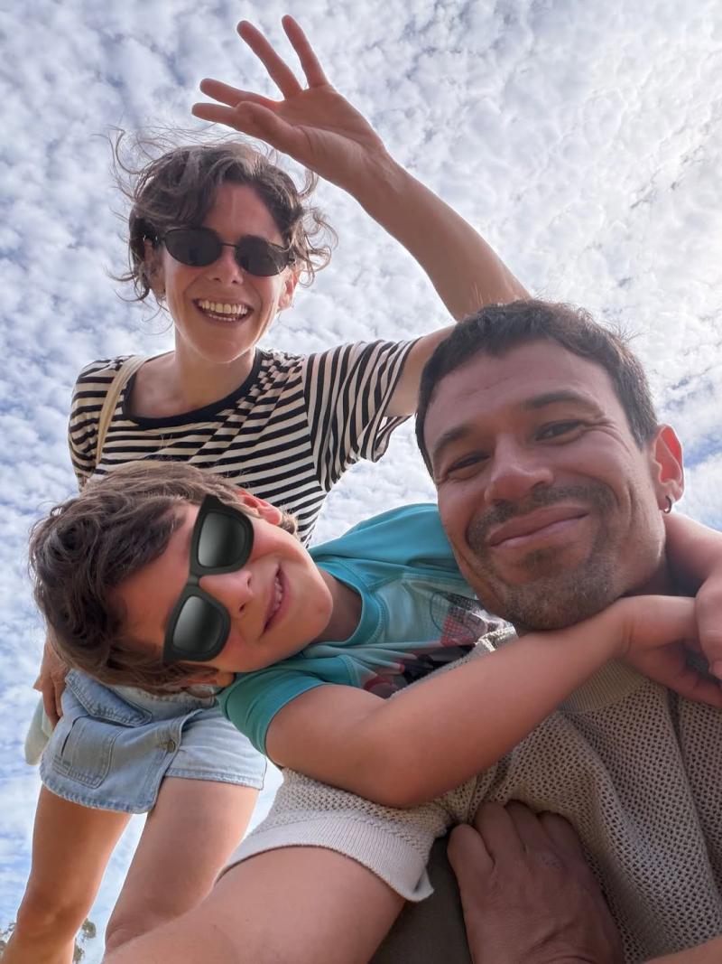 Francisco Puelles junto a su hijo y Montserrat Ballarin - Instagram