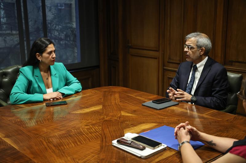 Alcaldesa de Quinta Normal Karina Delfino junto al ministro de Seguridad Pública Luis Cordero | Aton