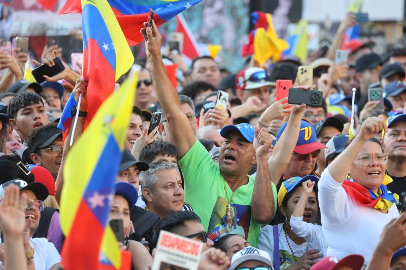 María Corina Machado se reúne con 16 mil venezolanos en Chile | Aton