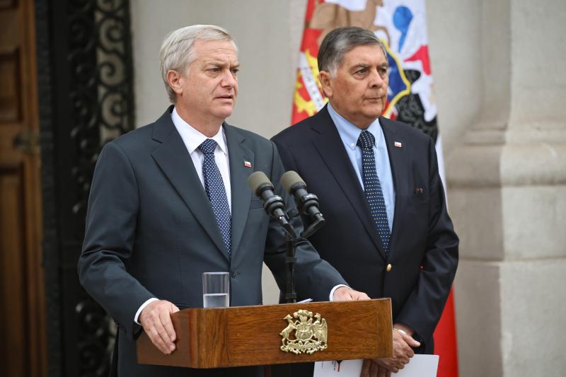 Presidente José Antonio Kast, junto al ministro del Interior, Claudio Alvarado | Aton