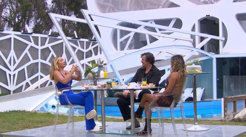 Desayuno de Valentina y Evelyn en Mundos Opuestos