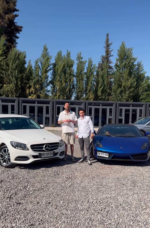 El auto elegido por Mauricio Pinilla (gris).