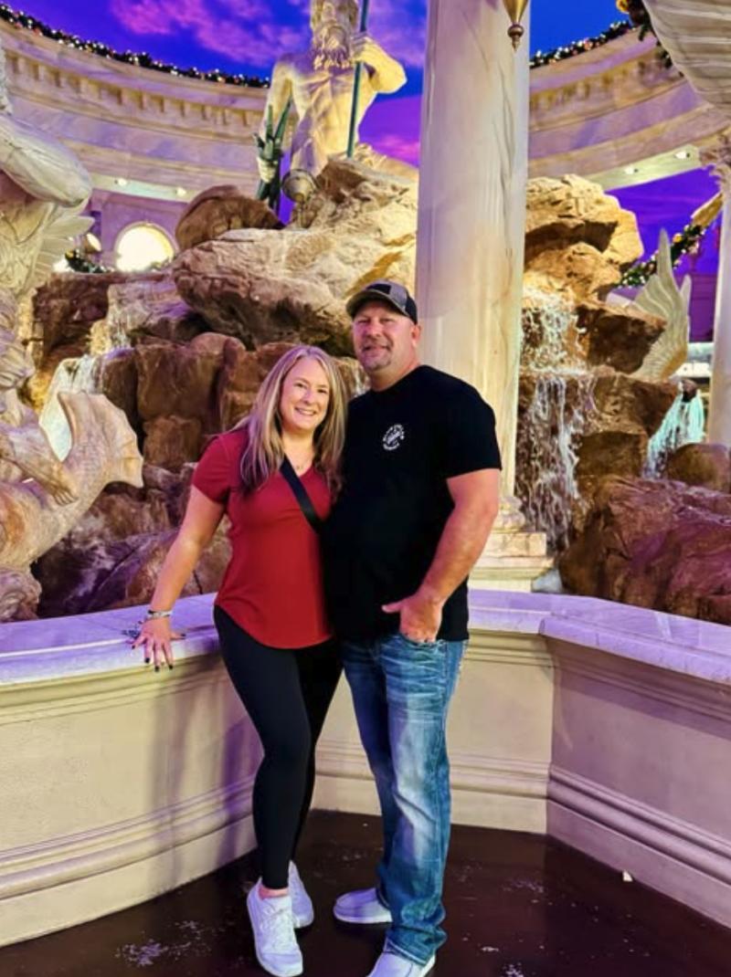 Tiktoker fallecida en Estados Unidos, junto a su esposo.