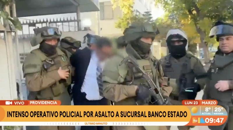 Así entregó el sujeto que intentó robar en banco de Providencia.