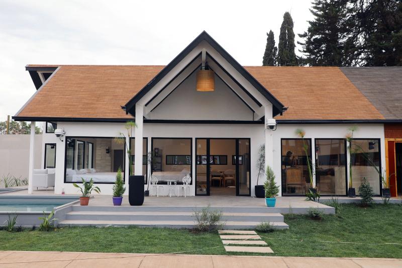 La Casa Lujosa de Vecinos al límite