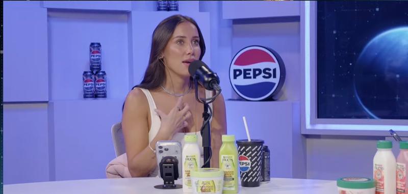 Cyntia Cofano en el react de Mundos Opuestos