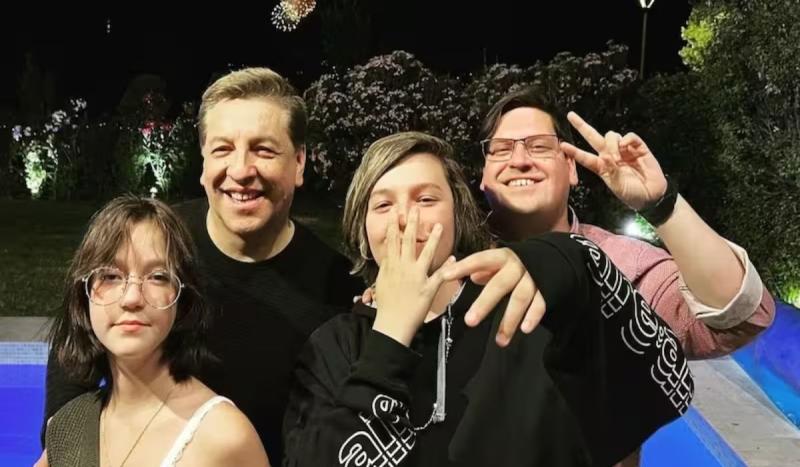 Julio César Rodríguez junto a sus hijos | Instagram