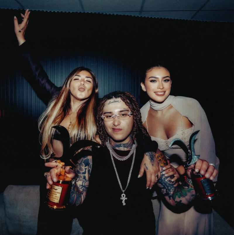 Pablo Chill-e junto a su madre y su hermana en Viña 2026 - Instagram