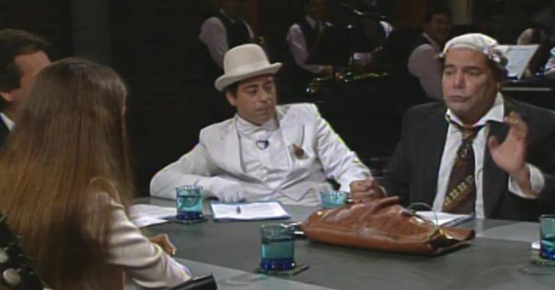 Salma Hayek fue entrevistada por humoristas en Noche de Ronda (1997)