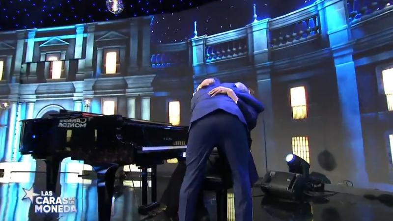 El abrazo del Presidente Gabriel Boric y Valentín Trujillo