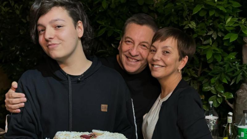Joaquín junto a sus padres, Julio César Rodríguez y Francisca García-Huidobro | Instagram