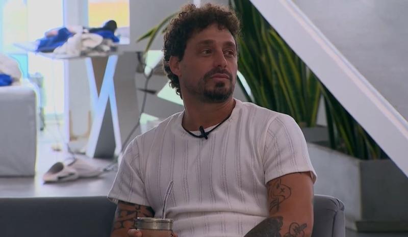 Joche trató de obtener los nombres de los jugadores.