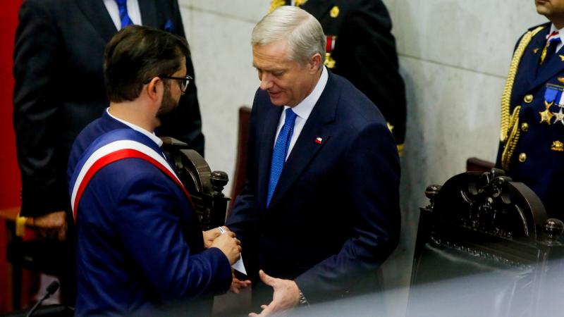 La carta que Gabriel Boric le entregó al Presidente José Antonio Kast - Créditos: Agencia Uno