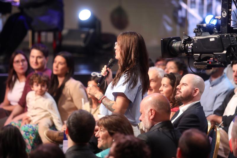 Camila Vallejos estuvo presente en la última entrevista como presidente de Gabriel Boric.