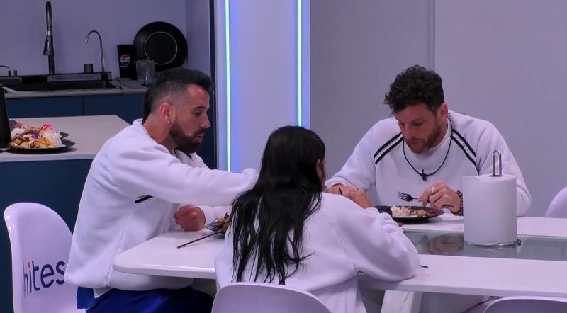 Cuestionamientos a Chilota en Mundos Opuestos