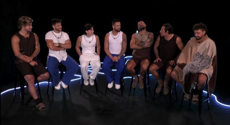 Los hombres que quedan en "Mundos Opuestos".