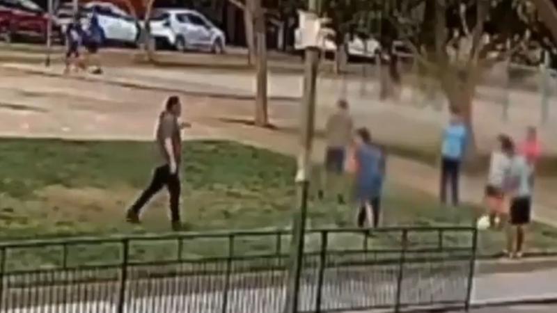 Indignación en Maipú por vecino que tiró petardo a niños que jugaban en una plaza