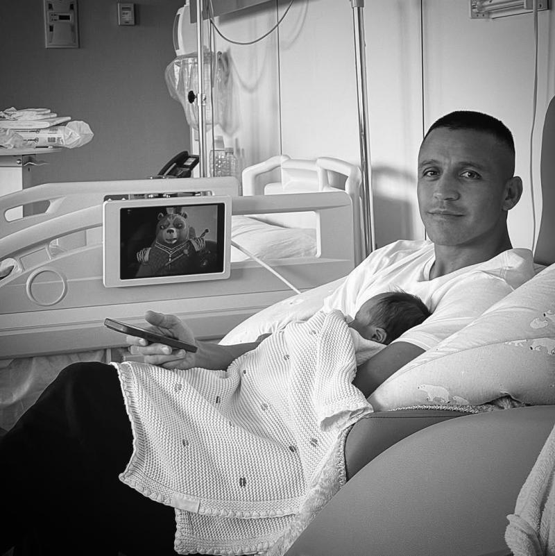 Alexis Sánchez y su hija | Instagram