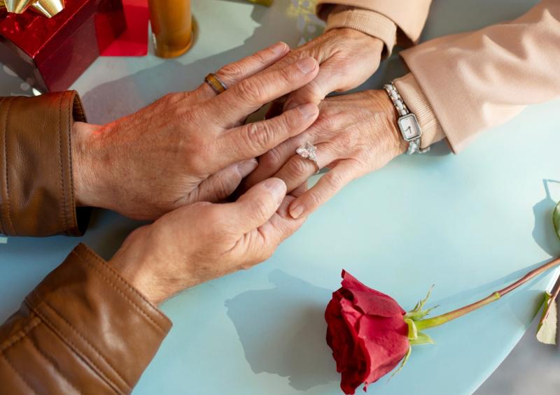 El Bono Bodas de Oro se paga a ambos cóyuges