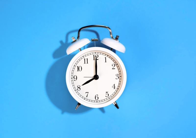 Se deberá atrasar una hora