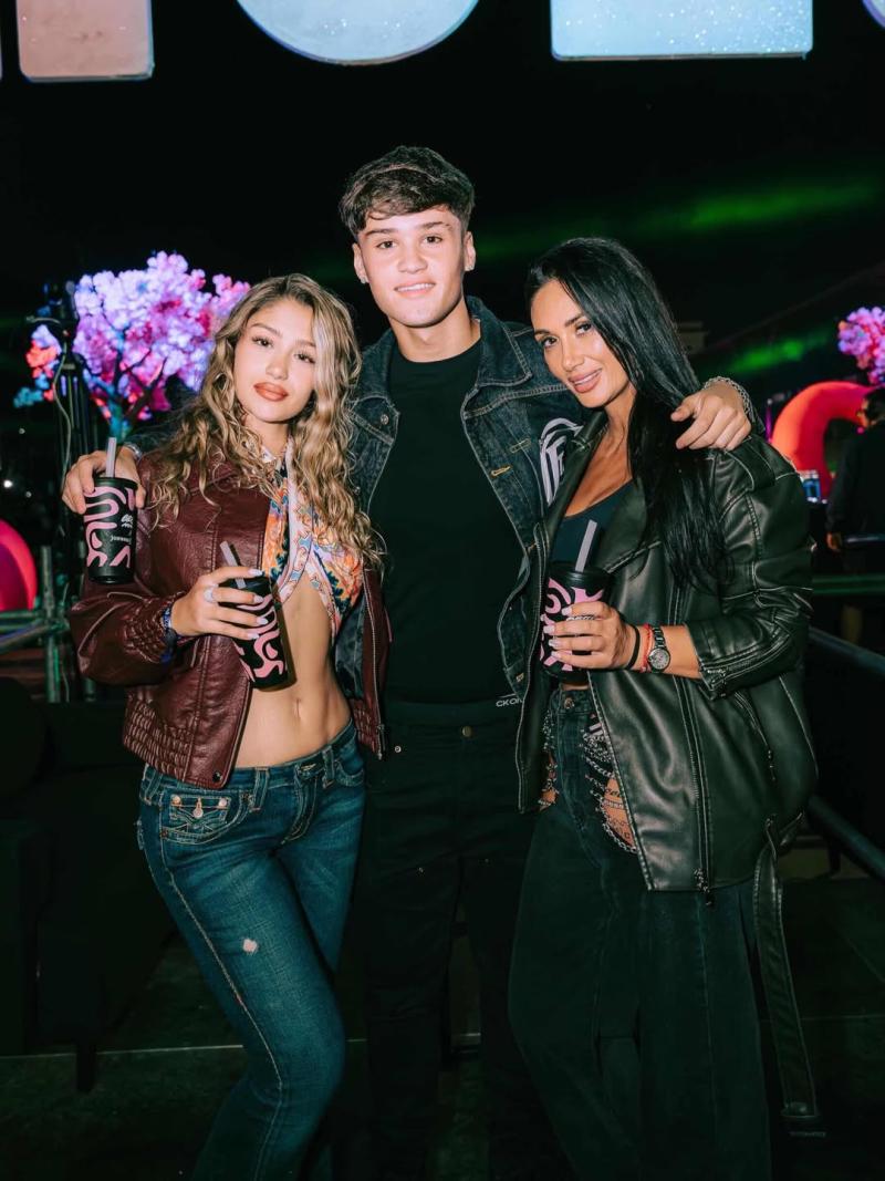 Pamela Díaz, Mateo Neira y Trini Neira | Instagram