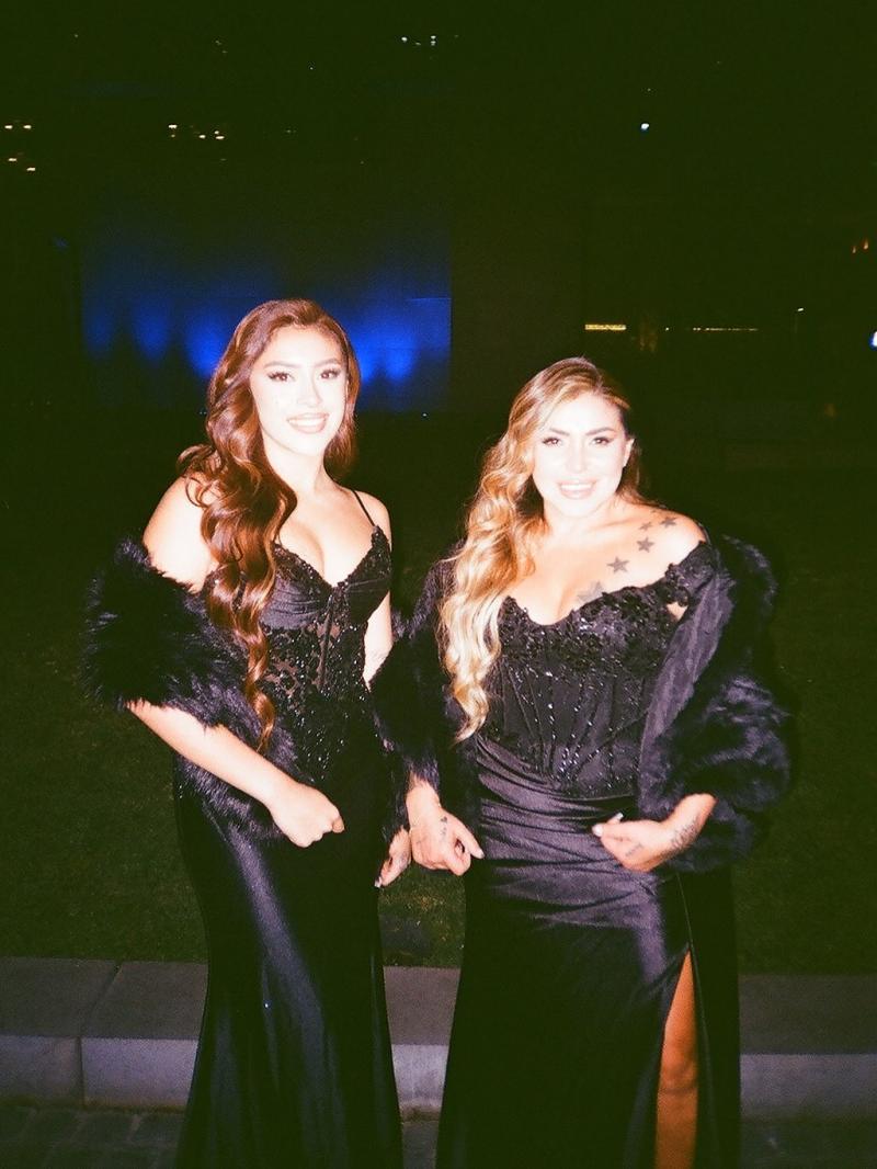 Mamá y hermana de Pablo Chill-E en su concierto sinfónico - Instagram @gyoko._