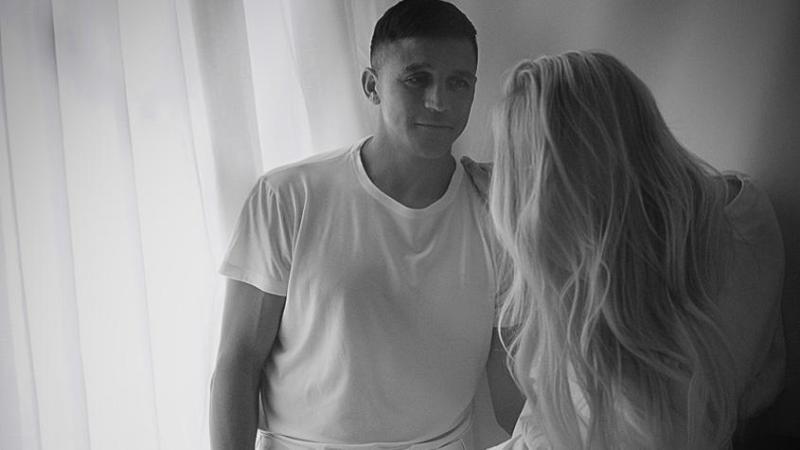 Alexis Sánchez y Alexandra Litvinova | Instagram