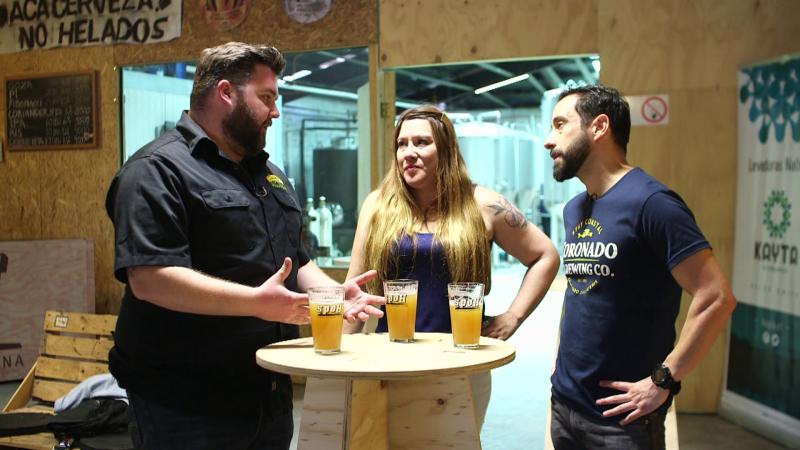 Ben Wood, María José Duarte y Cristián Campos Melo en programa "Cerveza: Otra historia de Chile". Créditos: 13C