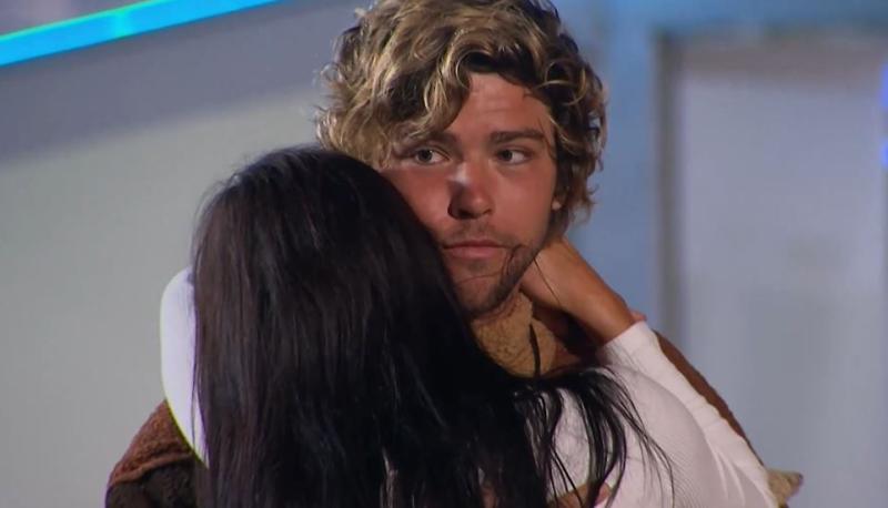 Cyntia Cofano se puso a llorar inexplicablemente.