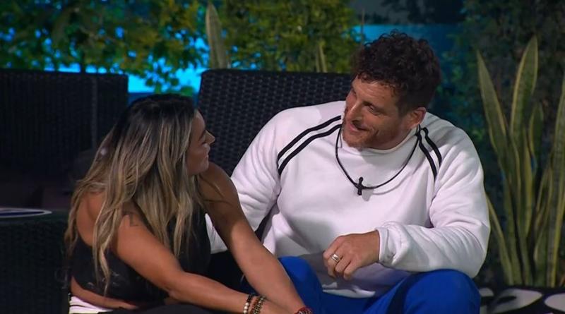 Evelyn pudo hablar en privado con Eyal.