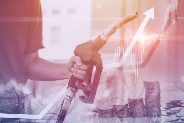 Encuentra el combustible más barato cerca de ti - IStock