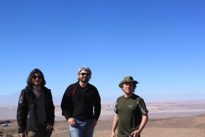 Académicos que descubrieron fósil de plesiosaurio Jurásico. Créditos: VEXCOM - Uchile