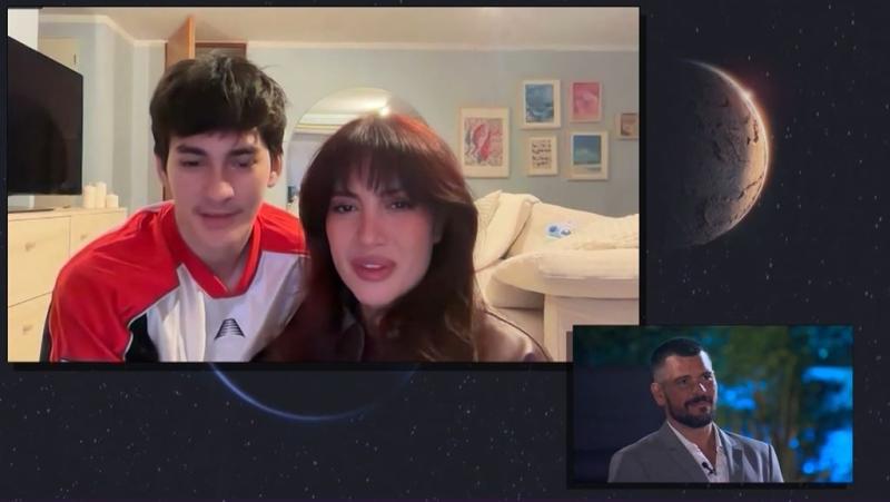 Juan Pedro hablando con Karen Paola y su hijo