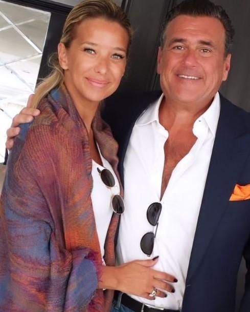 Claudia Schmitd y John Bogdan