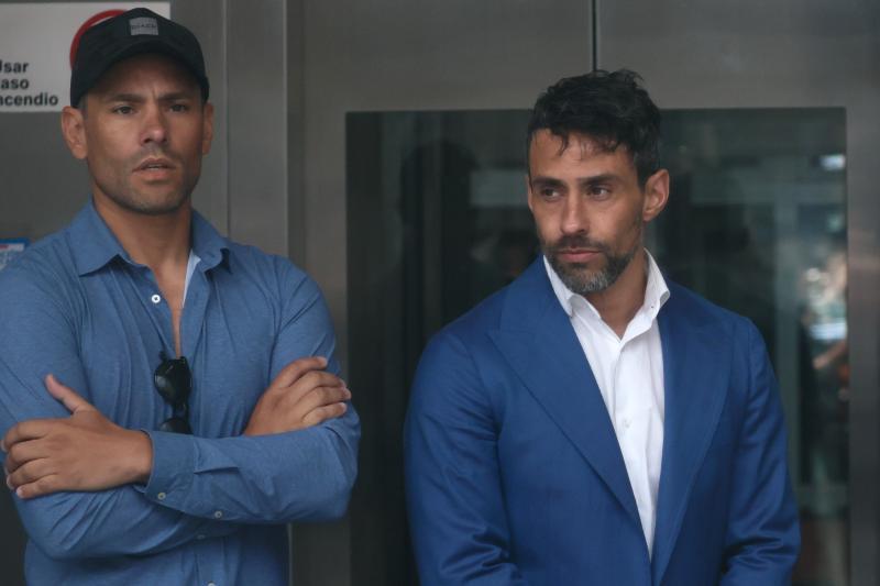 Jorge Valdivia en compañía de su hermano, Claudio, durante visita a Tribunales, 2025 | Aton