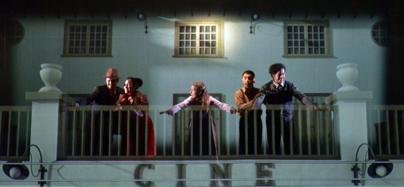 Escena de la obra La contadora de películas: Teatro CA660 y Fundación CorpArtes.