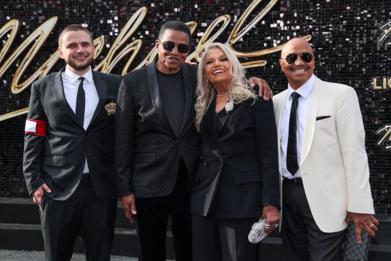 Prince Jackson, hijo de Michael Jackson, la cantautora estadounidense Jackie Jackson, la empresaria y productora estadounidense Suzanne de Passe y el cantante estadounidense Marlon Jackson | AFP