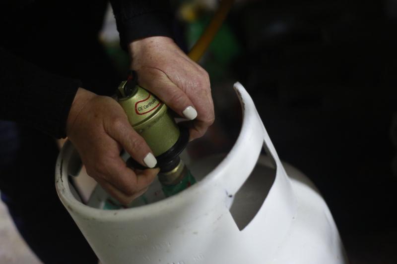 Será un balón de gas de 15kg por familia - Agencia Uno