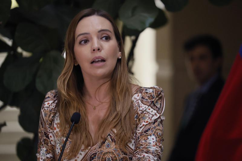 Camila Flores en el ojo del huracán por pagos extraños pagos a asesores - Aton.